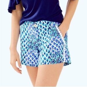 Lilly Pulitzer The Callahan 5” Shorts in Resort White Pineapple, size 10.